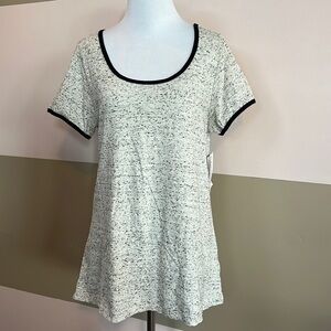 NWT Lularoe Classic T